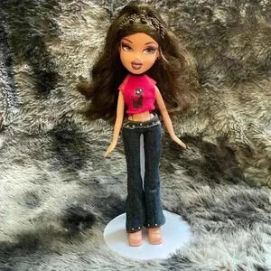 Vintage 2001 Bratz Dana Doll Dark Brown Long  Hair Purple Eyes Glittery
Lips